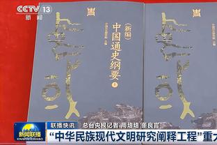 荣耀时刻？曼城众将上台领取最佳俱乐部奖项，五座奖杯同台